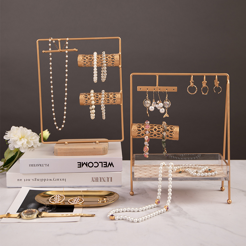 Pendakap rak barang kemas logam