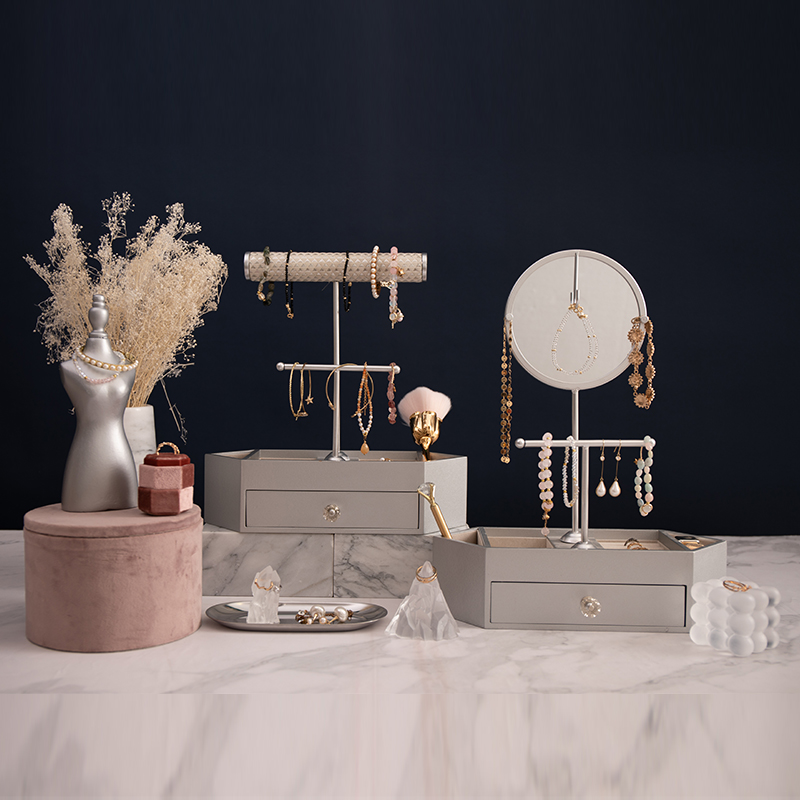 Penyusun Barang Kemas Berbentuk-T Penyusun Kosmetik Atas Meja Kayu Dengan Cermin Bulat