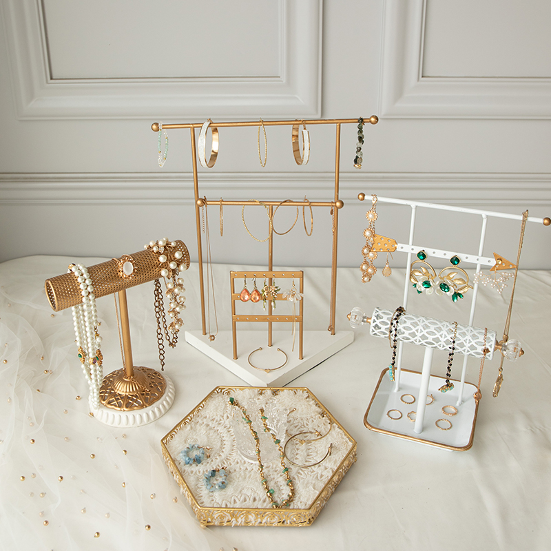 Kaki paparan gelang dengan dulang penyimpanan