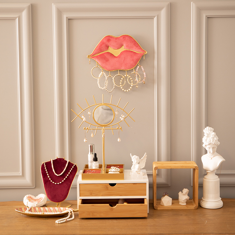 Pendirian paparan barang kemas tersuai